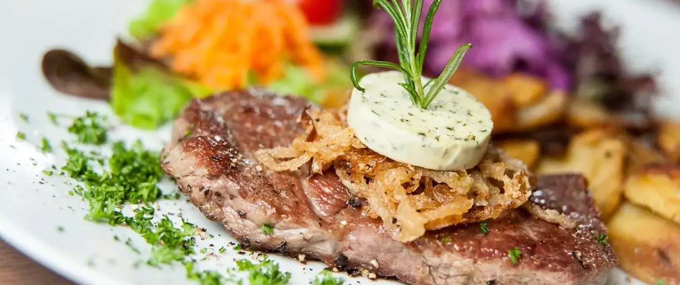 Rustikales Menü vom Isermann Buffet - Köstliche Speisen mit typisch ländlicher Leidenschaft für erstklassiges Catering und Buffets
